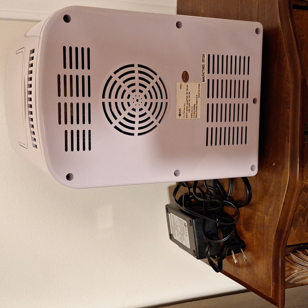 Mini Refrigerator - Picture 4 of 4